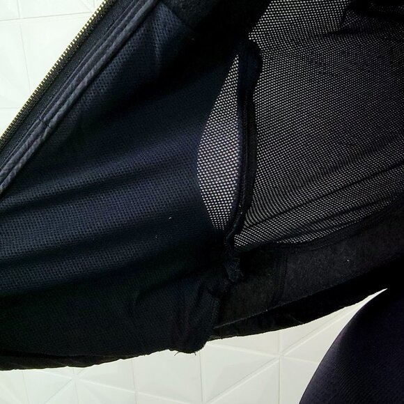 Lululemon Women's Black RUN: Gus Buster Sleeveless Full-Zip Vest Size 4 - Picture 10 of 12